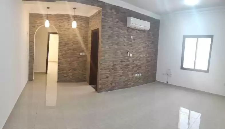 Residential Ready Property 2 Bedrooms U/F Apartment  for rent in Al Sadd , Doha #15190 - 1  image 